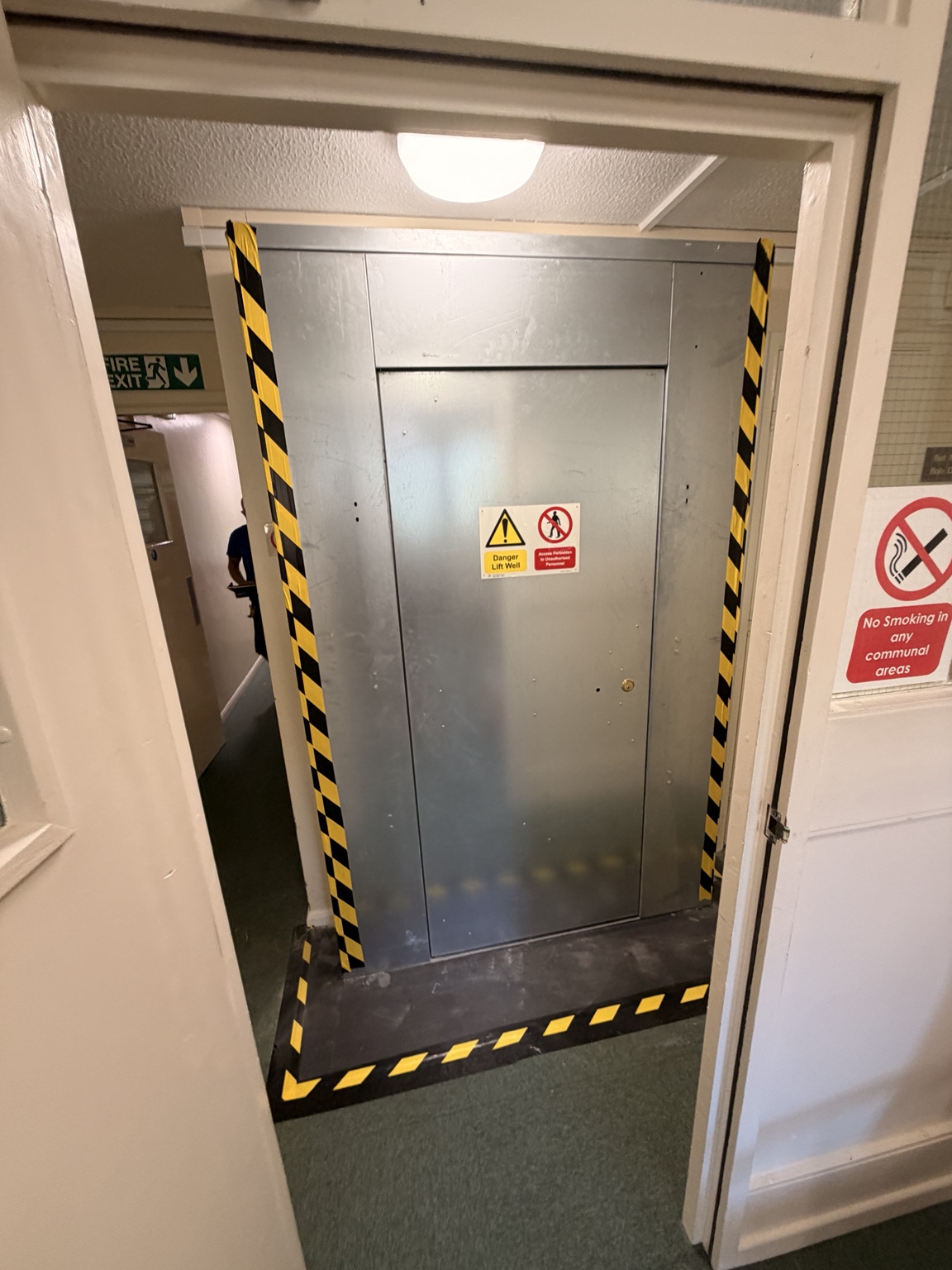 Lockable metal lift landing hoarding